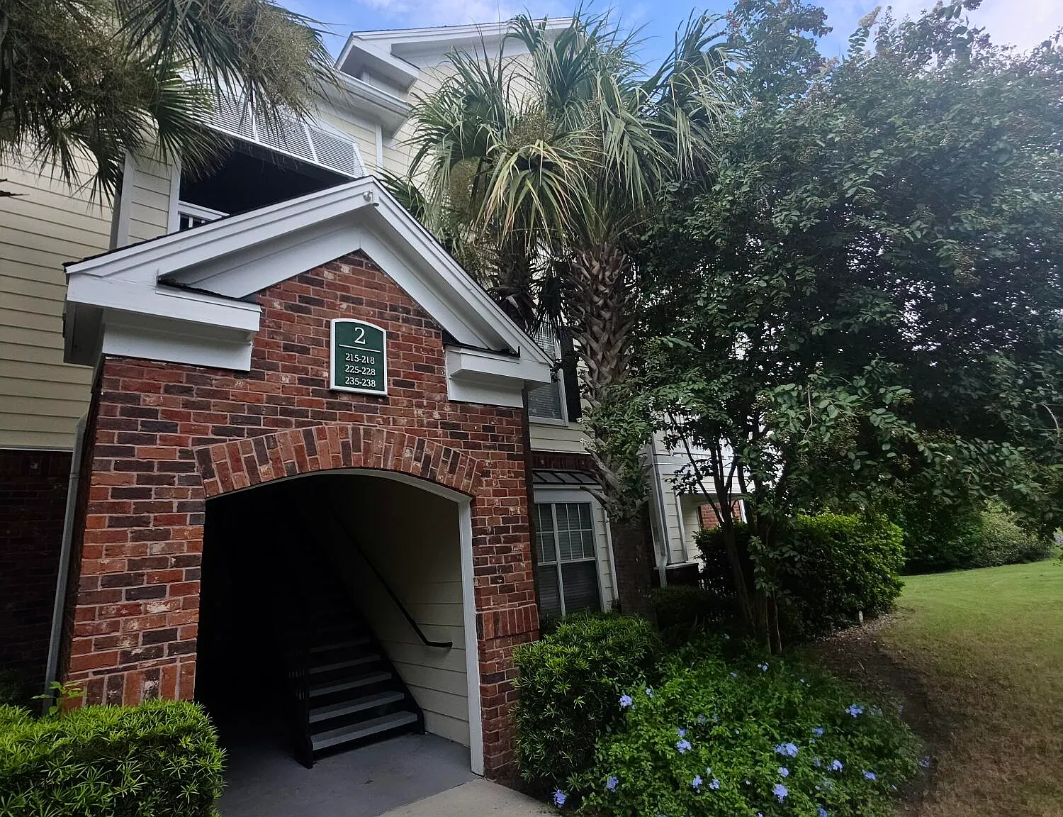 2 bed, 2.0 bath, 1016 sqft, $2,000 — Photo 2