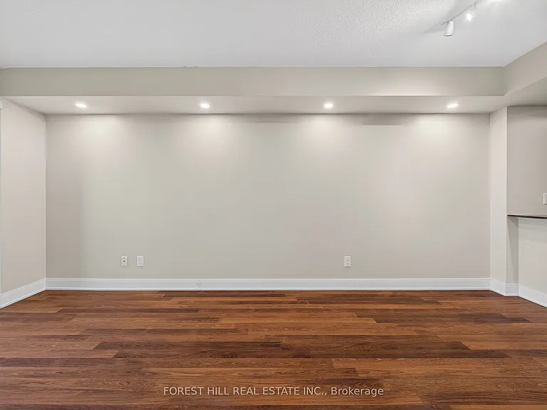 135 Village Green Sq #3125 — Photo 12
