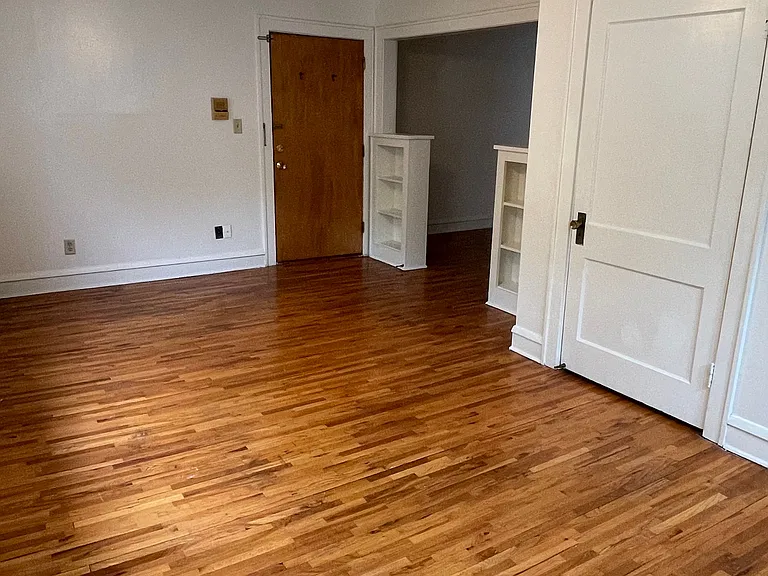 St. Clair Apartments — Photo 28