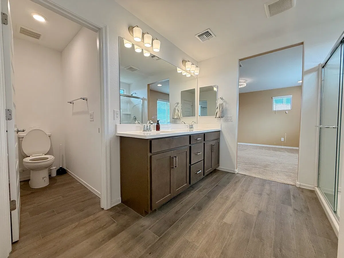 16759 W Canterbury Dr — Photo 3