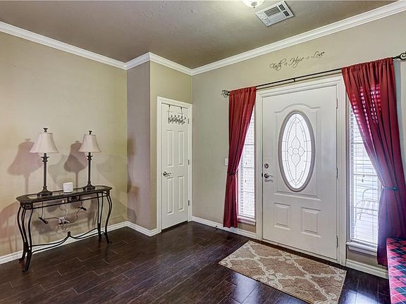 3rd image of 901 Majestic St