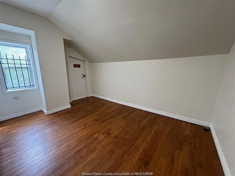454 Crawford Ave — Photo 12