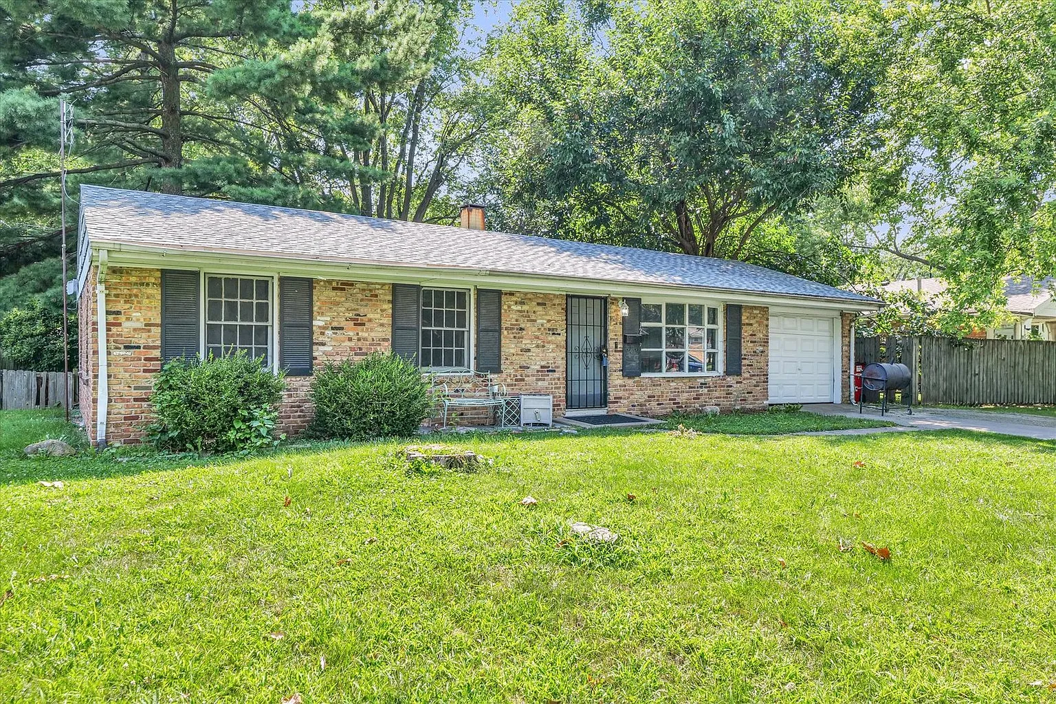 1205 Paula Dr photo 1