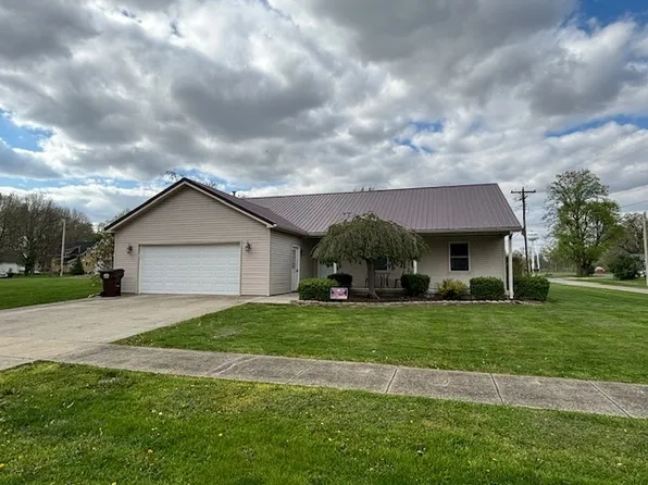 614 E Howard St, Waveland, IN 47989