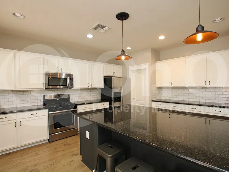 3464 E Carla Vista Dr — Photo 2