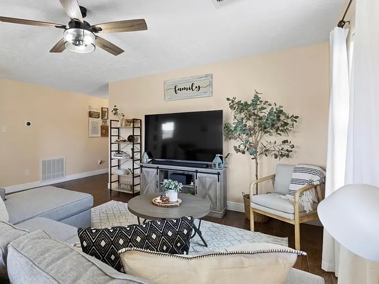16535 Burnell Oaks Ln — Photo 6