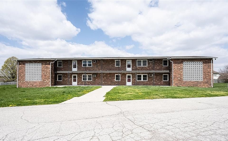 1st image of 140 Maple Park Dr
