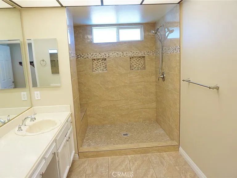 19584 Shadow Glen Cir — Photo 26