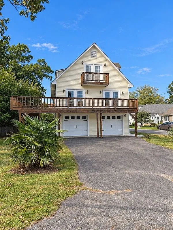 3 bed, 2.0 bath, 1741 sqft, $2,350 — Photo 3
