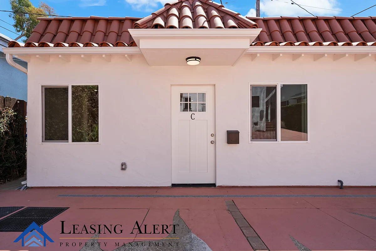 Building Photo - 8214 W Norton Ave #C