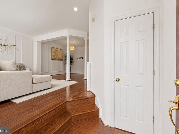 3rd image of 8570 Wyngate Manor Ct