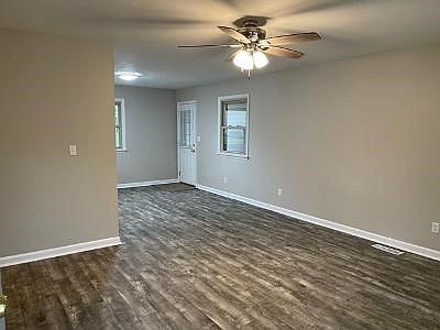 4th image of 4839 Cambridge Dr