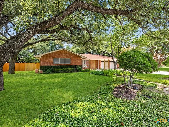 3rd image of 2302 Mockingbird Ln