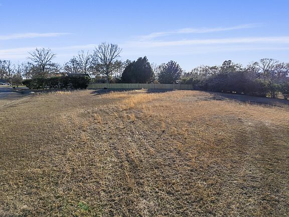 4th image of 7 Wandering Oaks Ln