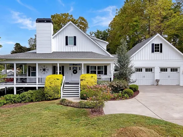 41 Hall St, Blue Ridge, GA 30513