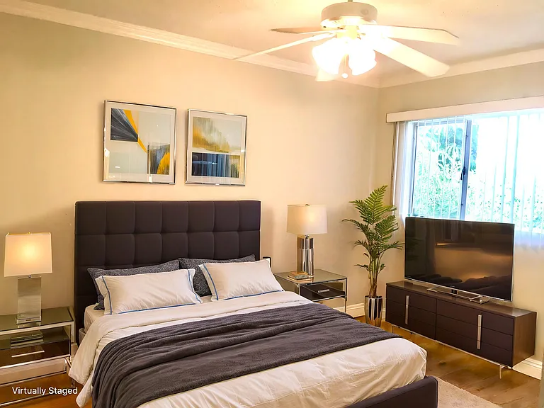 122 N Wetherly Dr — Photo 8