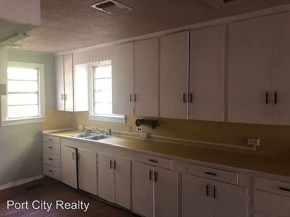 4th image of 1347 Lawhon St