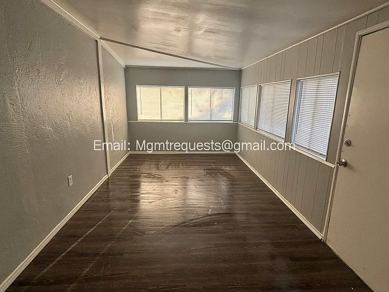 320 E 11th St #1/2 — Photo 12