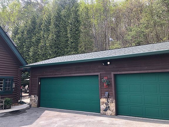 4th image of 421 Fieldpond Dr