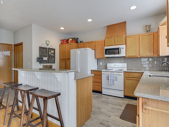 3rd image of 18501 SE 44th Ln