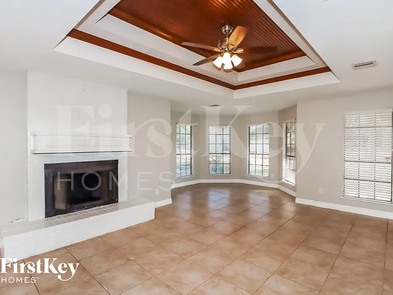 6611 Gleneagles Dr — Photo 3
