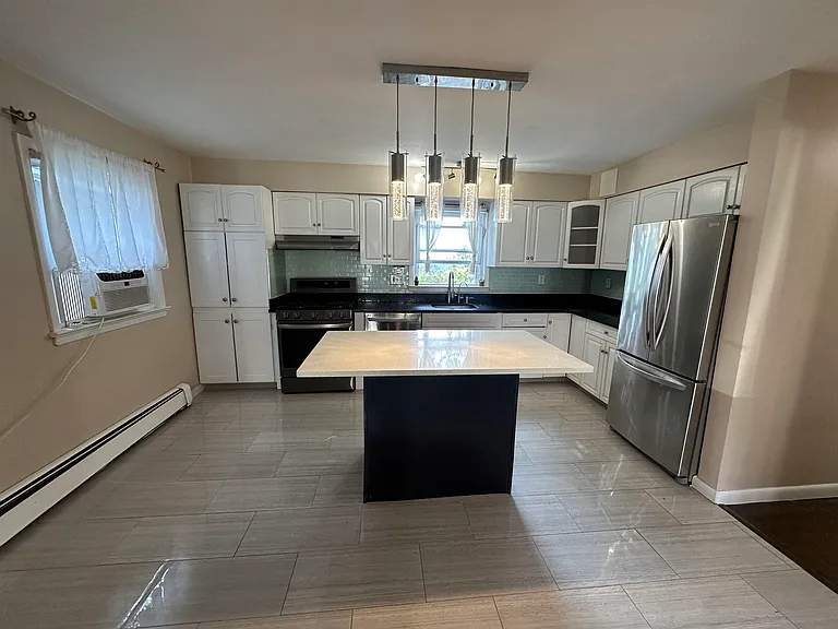 777 Oakwood Ln — Photo 2