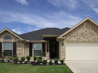 111 Crown Ridge Dr, Nederland, TX 77627