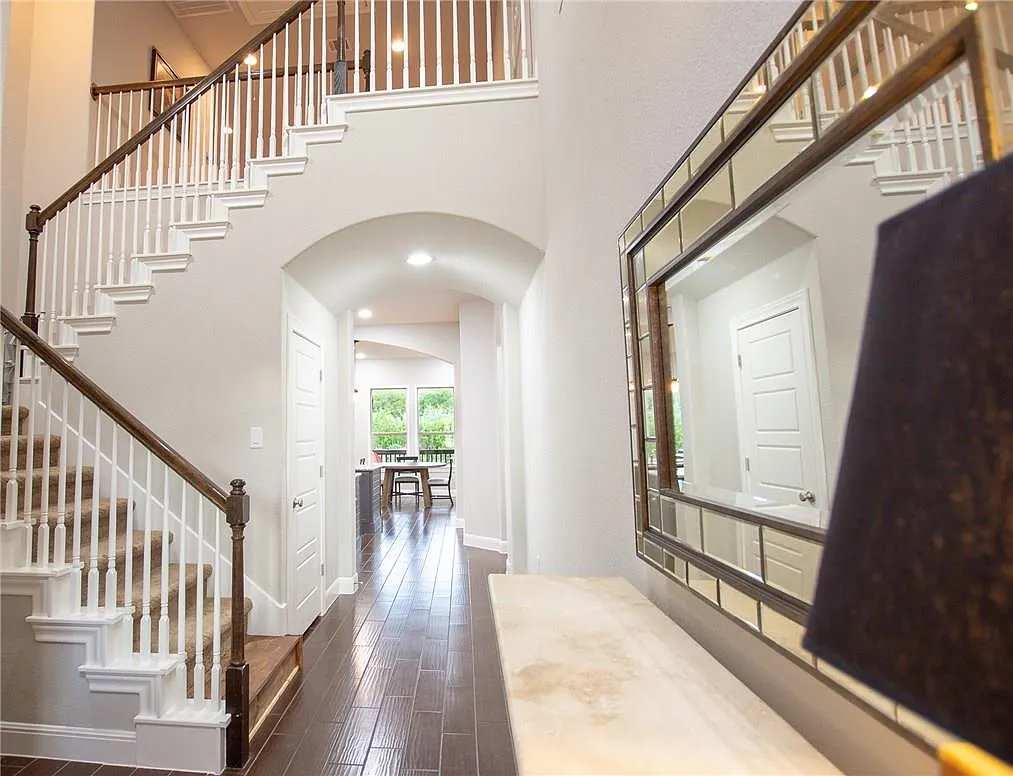 4 bed, 3.0 bath, 2557 sqft, $3,250 — Photo 3