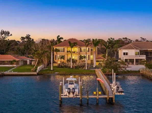 1888 Bayshore Dr, Englewood, FL 34223