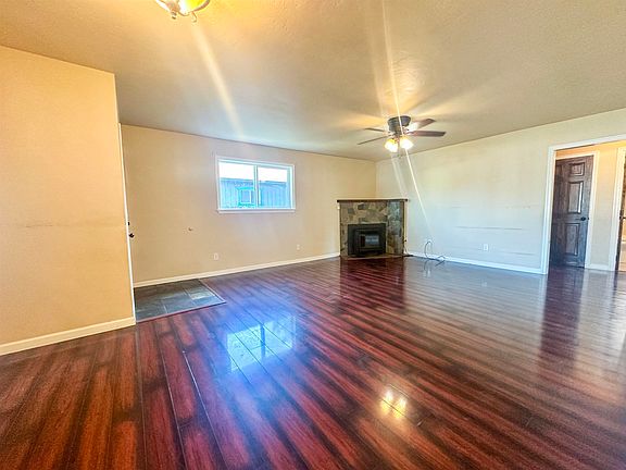 4th image of 1530 Gainard St
