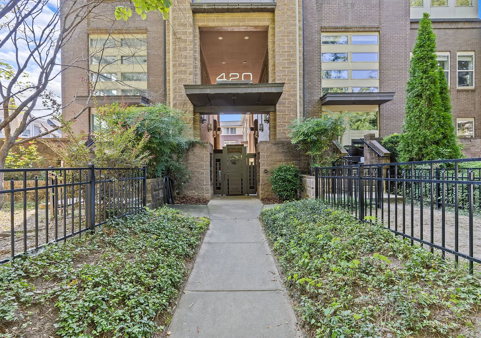 Nestled in the heart of Charlotte's iconic Myers Park, this sophisticated 10-unit gated condo on ... — Photo 1