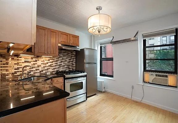4th image of 170 Mulberry St #D4