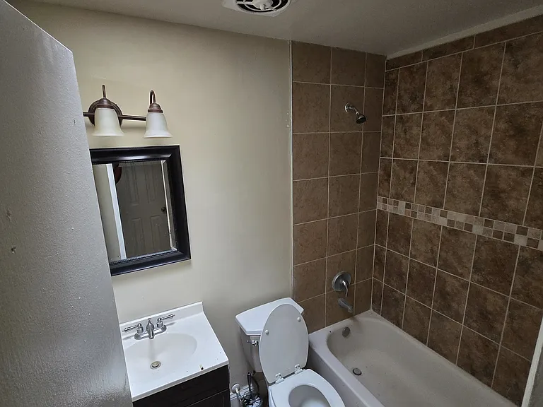 4918 Locksley Ave — Photo 5