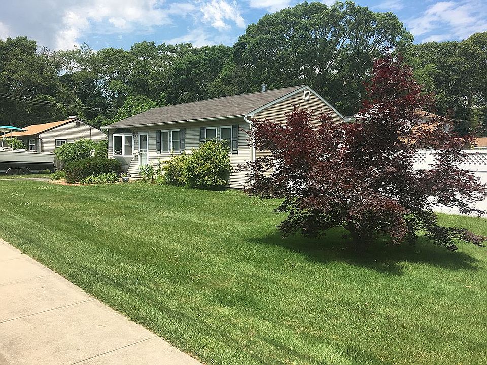 2nd image of 81 Manhattan Blvd