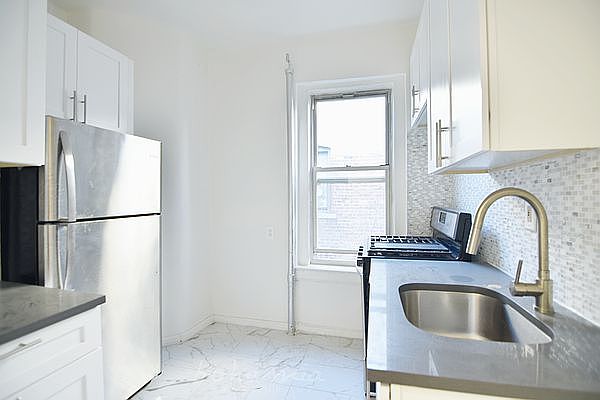 1st image of 22 Saint Nicholas Pl APT 52