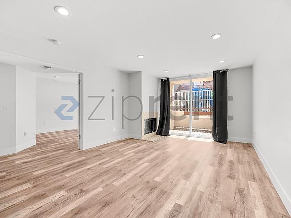 4th image of 450 Stoney Point Way