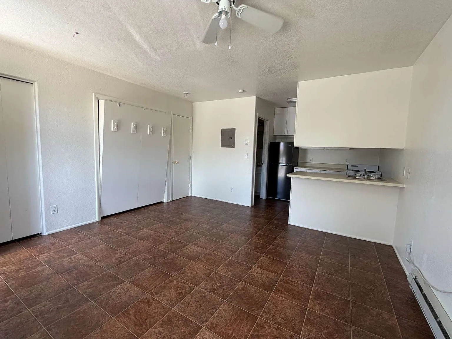 Studio, 1.0 bath, $950 — Photo 2