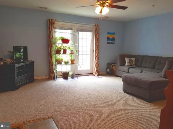 225 Brandy Ct APT J9, Strasburg, VA 22657