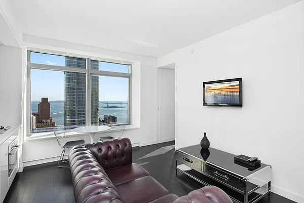 Rented by Keller Williams NYC | media 22