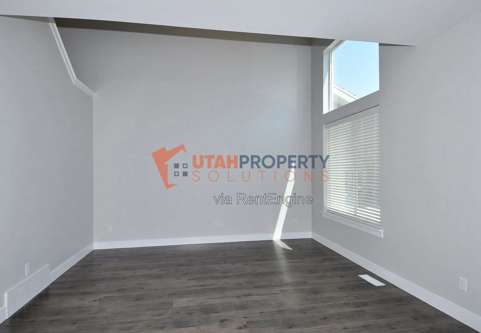 3 bed, 2.5 bath, 2296 sqft, $2,145 — Photo 4