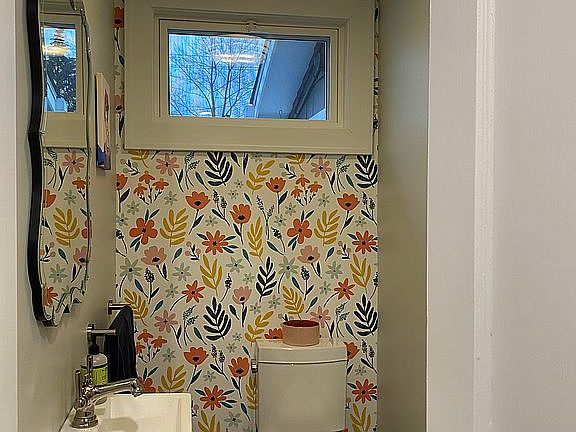1st Fl Powder Room