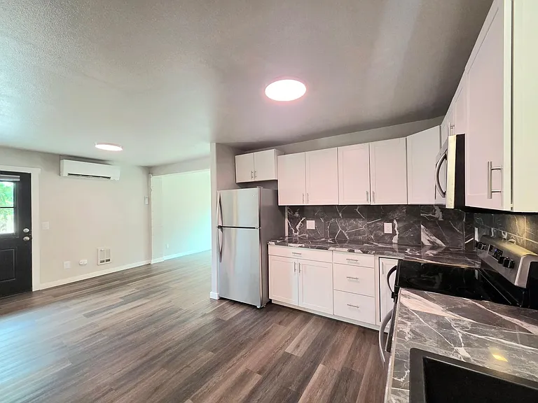 921 Walker Ave — Photo 8