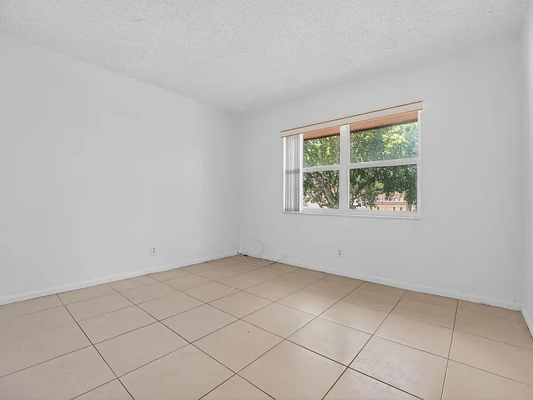 760 SE 2nd Ave #D216 — Photo 21