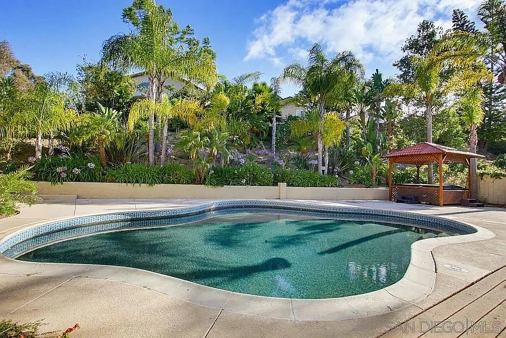 4 bed, 2.5 bath, 2315 sqft, $5,500 — Photo 2