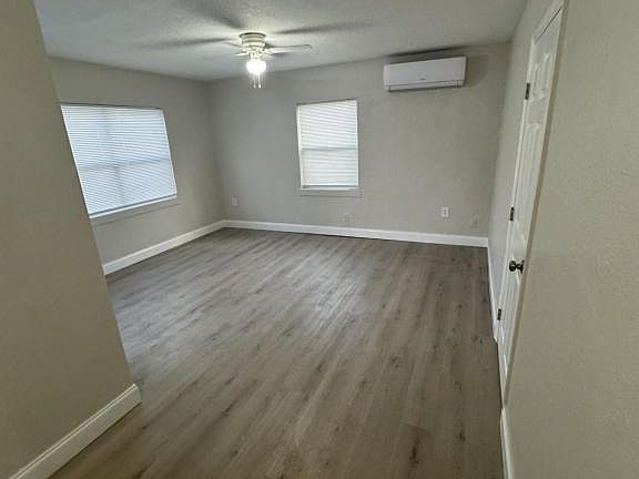 3rd image of 710 Brack St