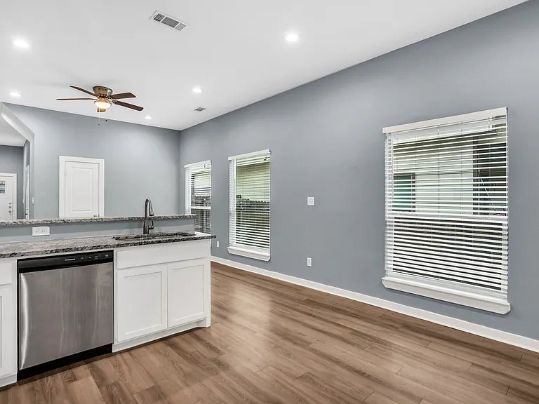 200 Pecan Hollow St — Photo 8