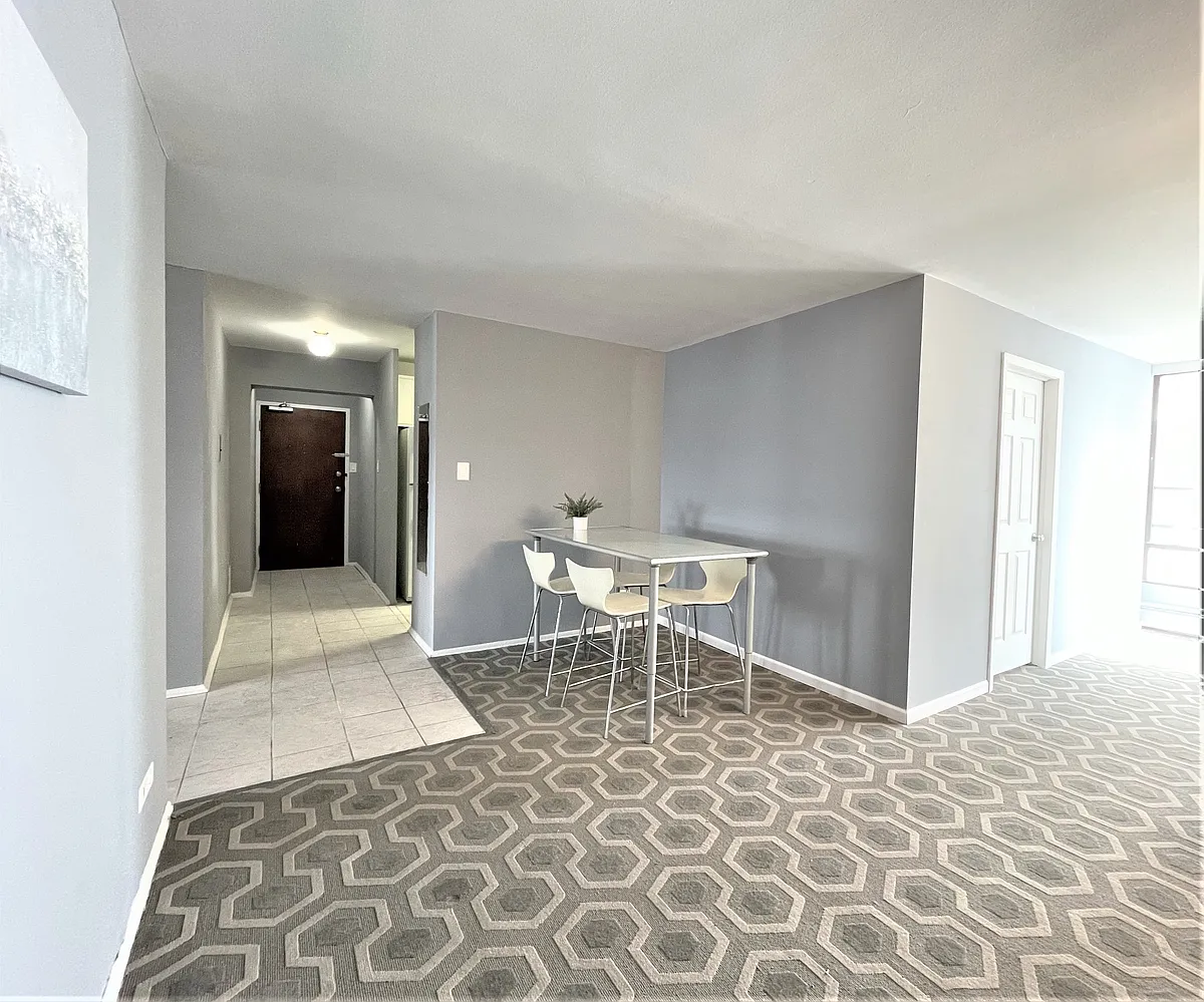 Building Photo - 5740 N Sheridan Rd #12C