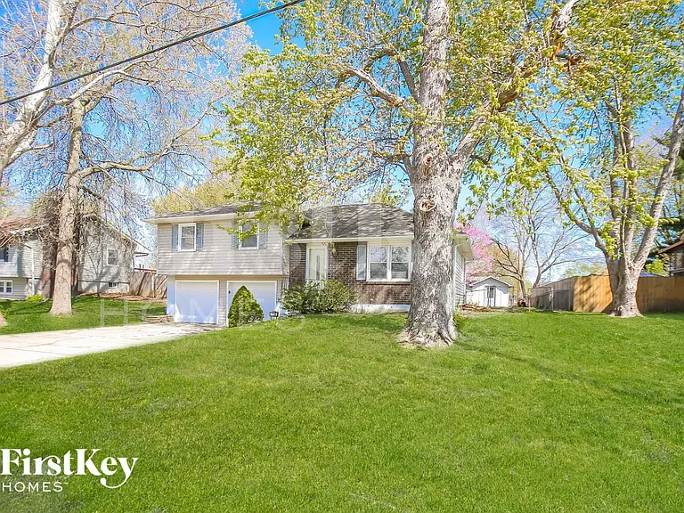 1720 Wornall Rd — Photo 2
