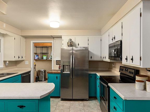 5th image of 684 S 6th AVENUE