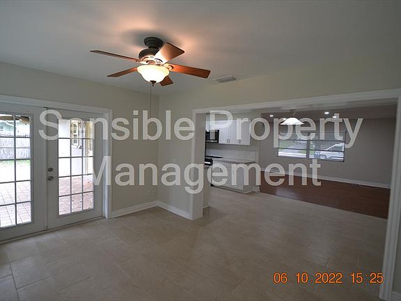 3rd image of 1407 Magnolia Dr